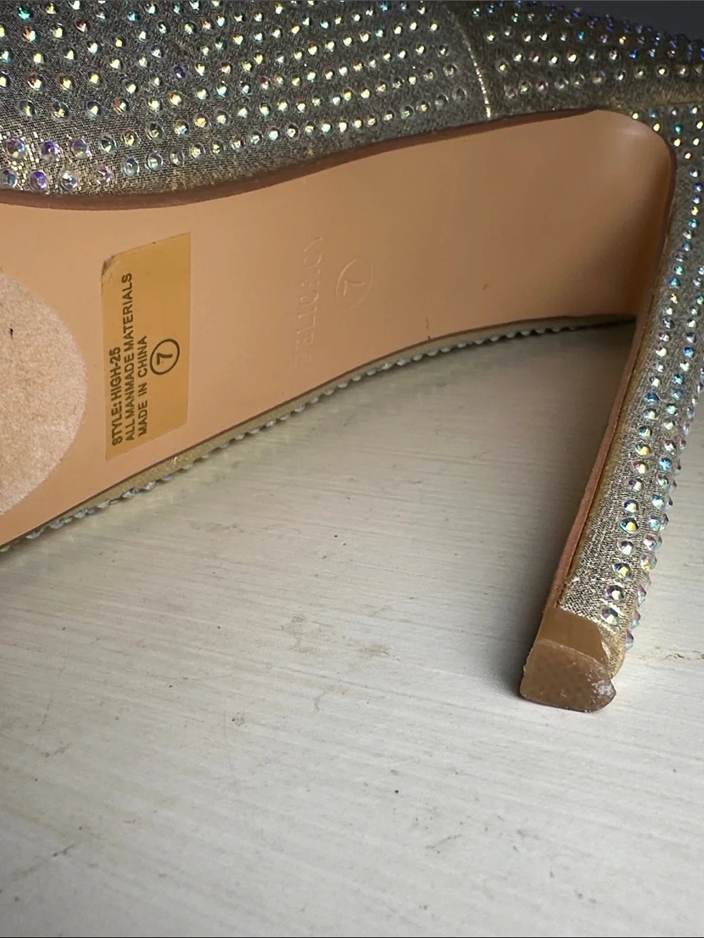 Delicacy sparkling gold